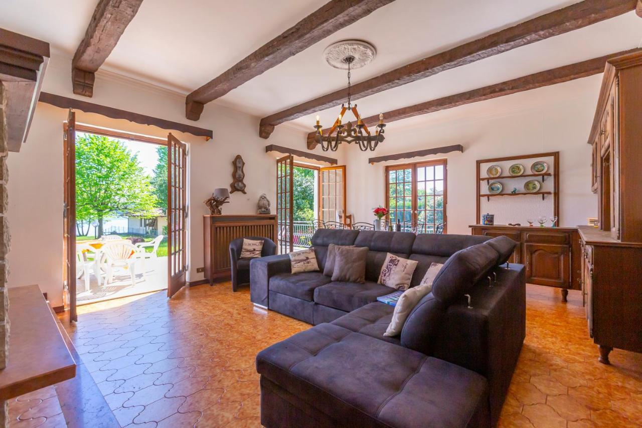 Villa Martine Au Bord Du Lac - Happy Rentals Cadrezzate Екстериор снимка